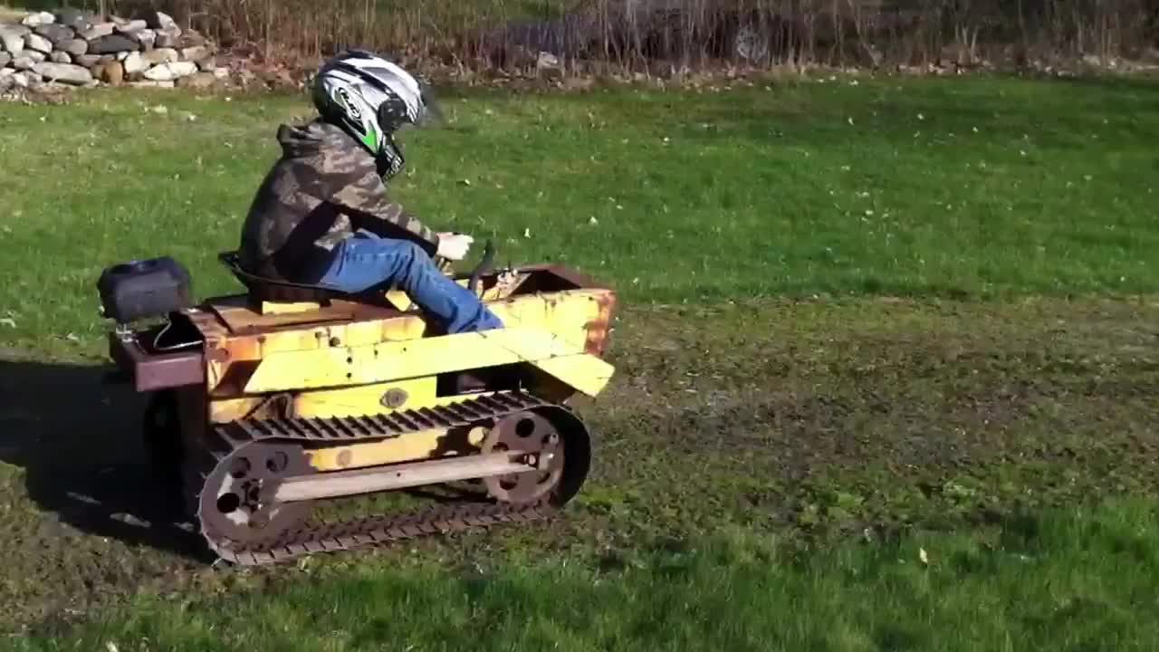 Jims Dozer #17 Daniel on the Struck Mini Dozer.