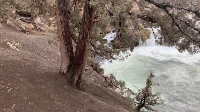 Central Oregon – Steelhead Falls – Walking the Rim of the Waterfall Overlook – 4K