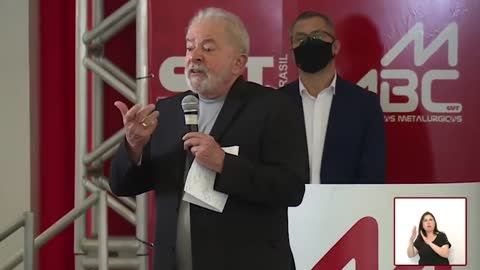 Não tomar vacina é direito, mas então "se tranca em casa", diz Lula