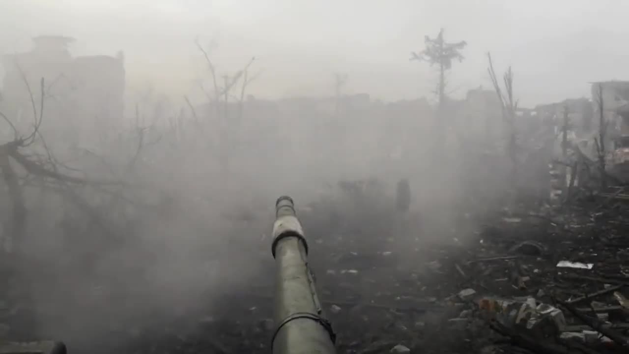 Ukraine war footage ...This video is of a Russian tank filmed in town of Marinka.