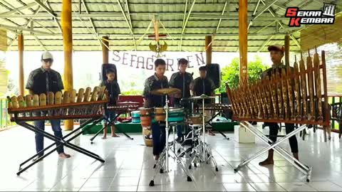 Kesenian Angklung cover TEPUNG KANJI cipt. James AP ||