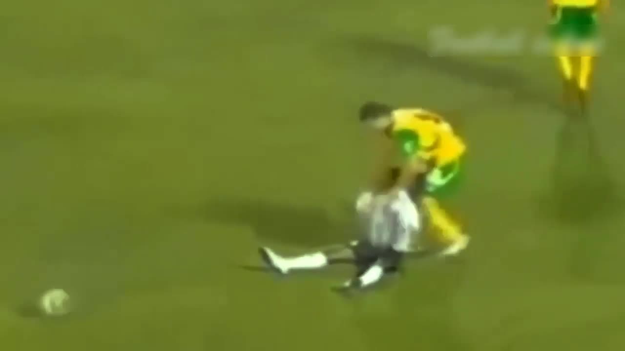 Amazing football referee you never seen what happened in match