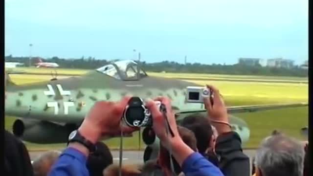 Messerschmitt Me 262 "Schwalbe" - First Flight Over Berlin after 61 Years, Historical Footage!