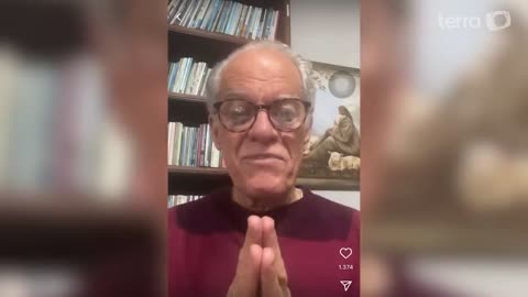 Com sorriso, pastor anuncia morte de Guilherme de Pádua em live: “Caiu e morreu”