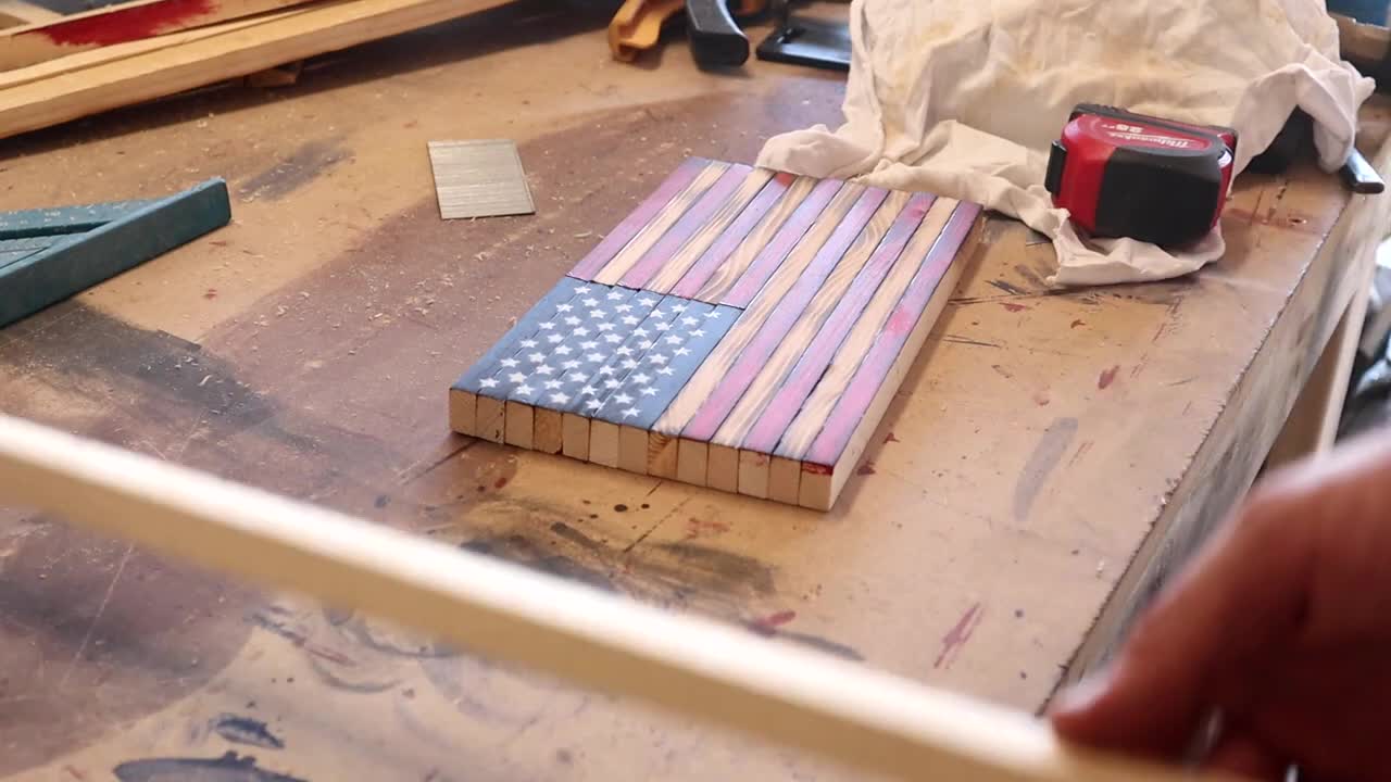 SCRAP WOOD Mini Desktop Rustic Wooden American Flag! DIY Step by Step Scrap Wood Ideas