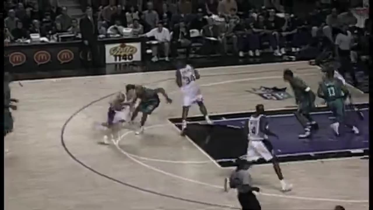 Unbelievable Passes! Watch Jason Williams Trick Everyone in These Crazy Assist Highlights