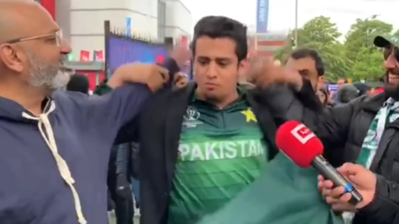 Best meme Maro mujay nhai bhai majak hourah hai 🤣🤣