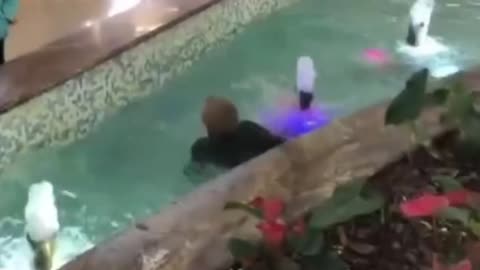 Mom saves his son from drowning
