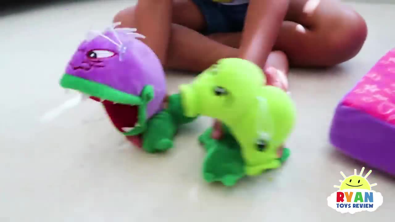 ints vs Zombies Plush Garden Warfare Pretend Play with Ryt