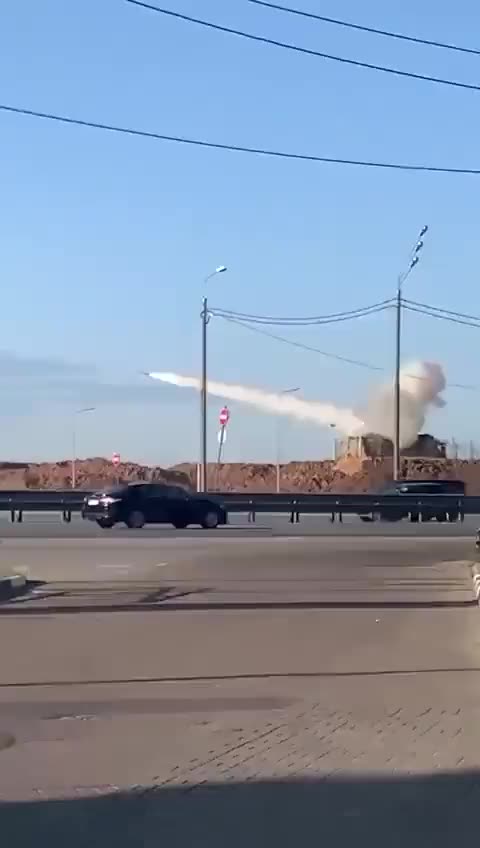 The Pantsir-S air defense system works on drones in Moscow 👀🤓