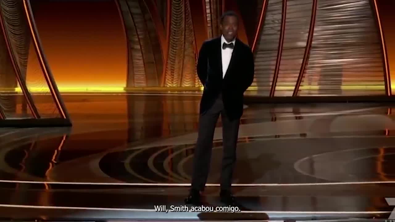 WILL SMITH DÁ UM TAPA EM CHRIS ROCK NA NOITE DO OSCAR (LEGENDADO)