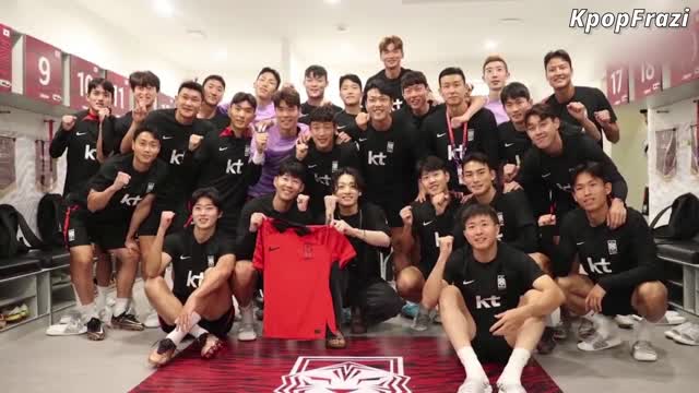 JUNGKOOK meet Korean football team