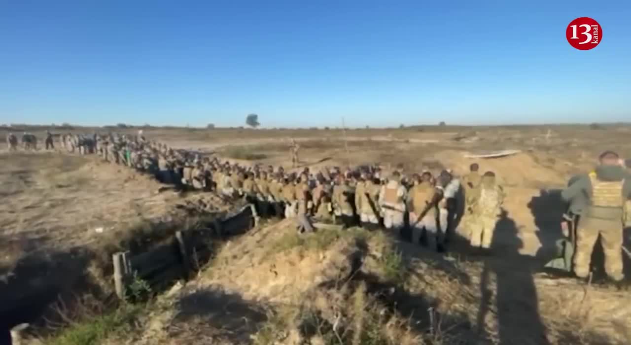 Hundreds of Ukrainian soldiers preparing for battle take military oath