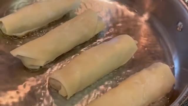 Cheeseburger rolls 👀