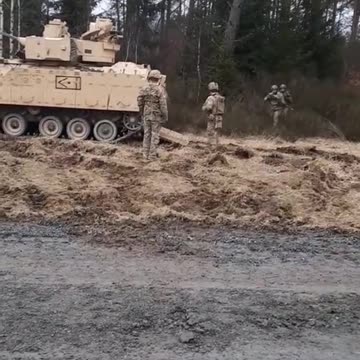 Footage of training by American instructors of Ukrainian soldiers on the BMP M2