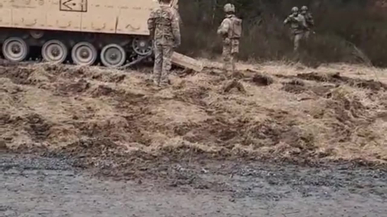 Footage of training by American instructors of Ukrainian soldiers on the BMP M2