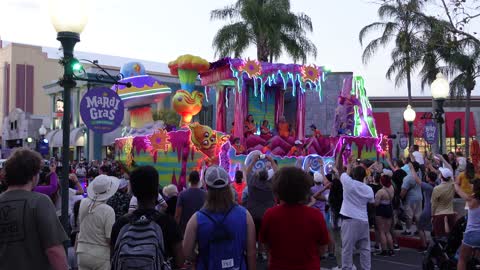 Watching the Mardi Gras Parade, Universal Studios | March 2021