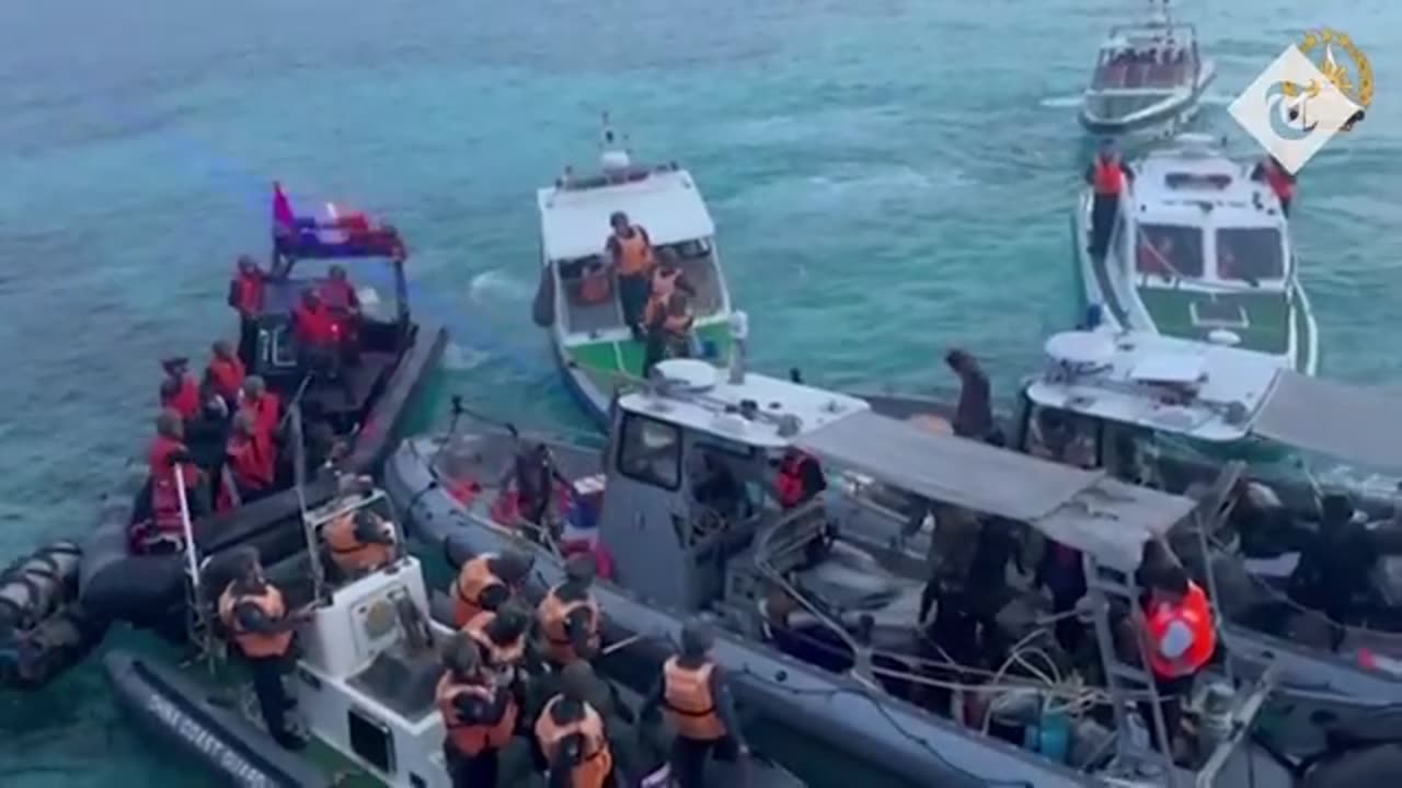 Chinese coastguard wield axes to Filipino