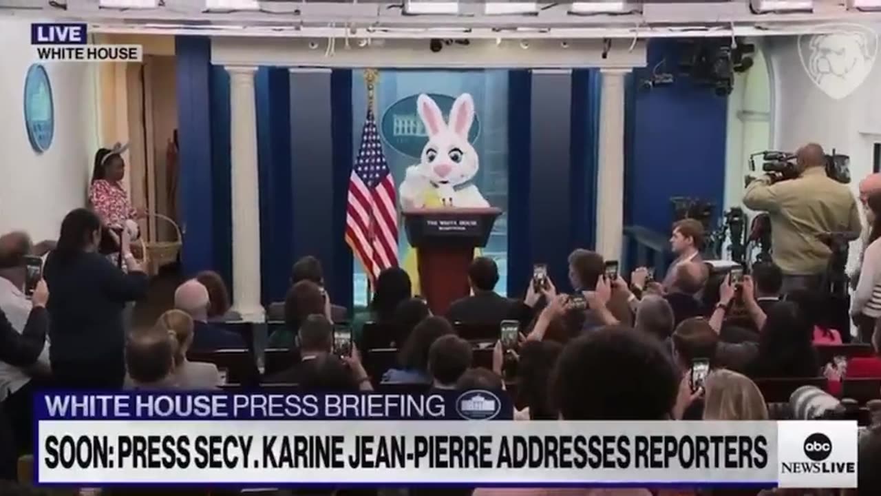 Easter bunny in the US presidential suite