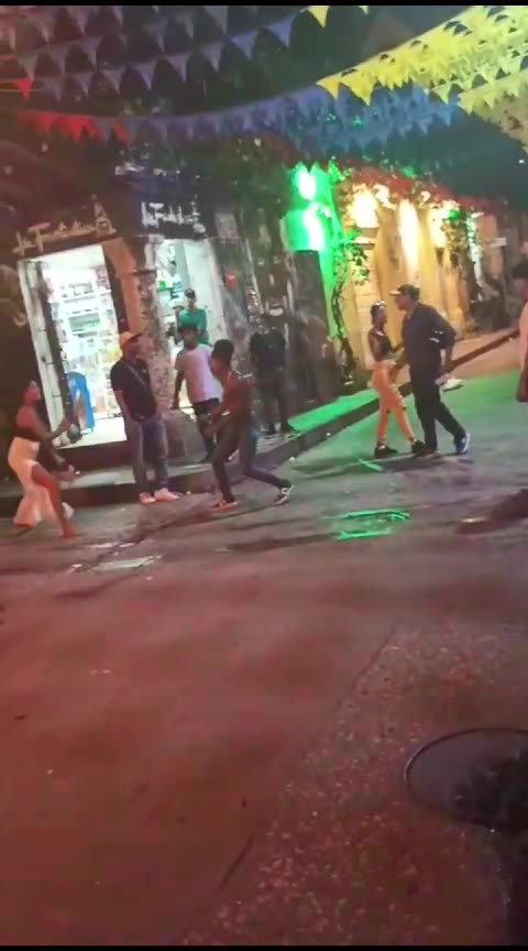 Video: Mujeres se enfrentan con cuchillo y pico de botella en Centro Histórico