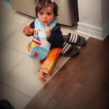 Giggles with Samavia | baby is eating lollipop 🍭 | Happy baby 🤩|