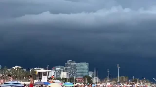 Sudden Sandstorm Ruins Day at the Beach