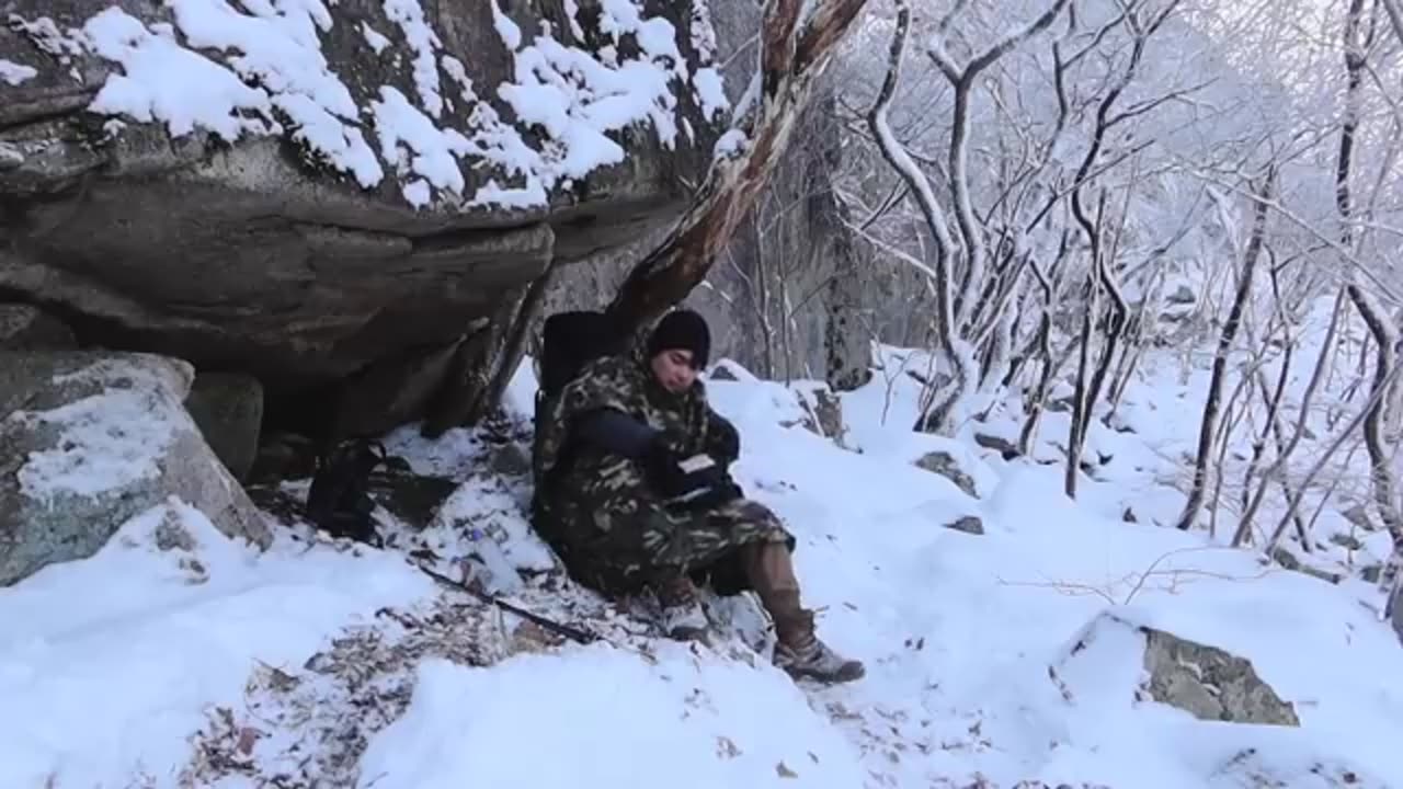 I met a snow storm at the top of the mountain. Alone survival secret