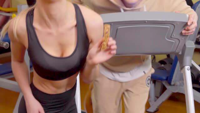 Very Funny Video Of Man And Woman In A Gym