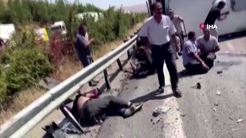 WARNING: GRAPHIC CONTENT – At least 32 killed in Turkey in separate crashes