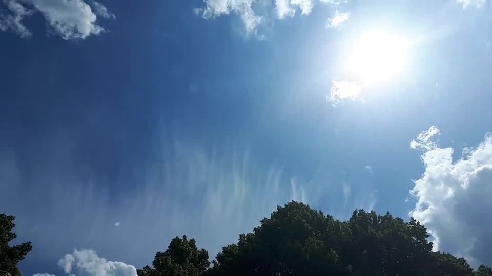 Himmel in Berlin am 12. Juni 2022 so 14:20 Uhr