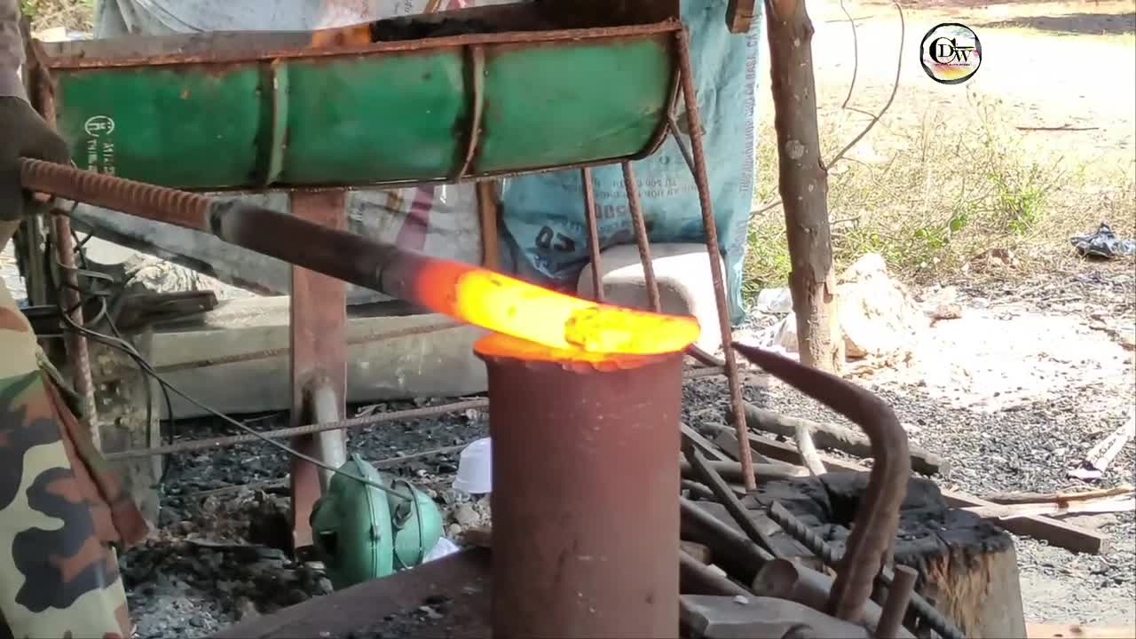 Amazing Skills - Forging a Beautiful SPEAR | Ancient Weapon Forged in Fire