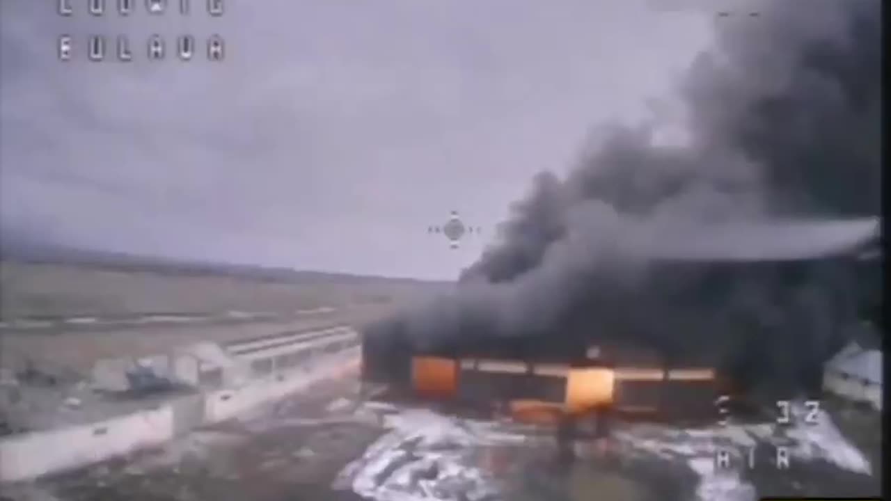 🔥😮 Destruction of an entire hangar with armored vehicles of the Russian Armed