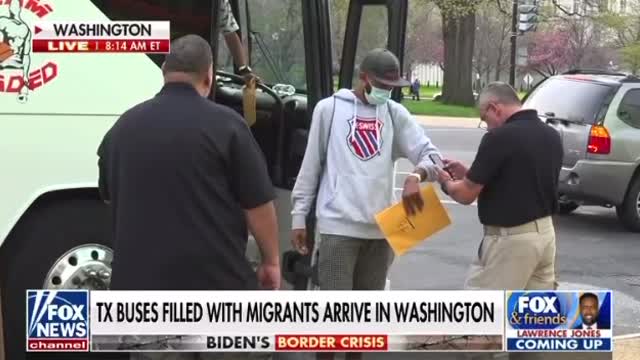 Abbots buses filled with migrants arrive in Washington.