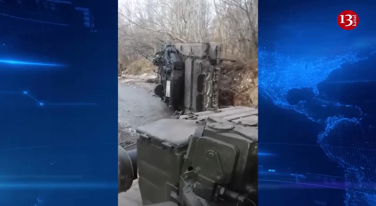 Russian tank crashes, overturning it blocks the road