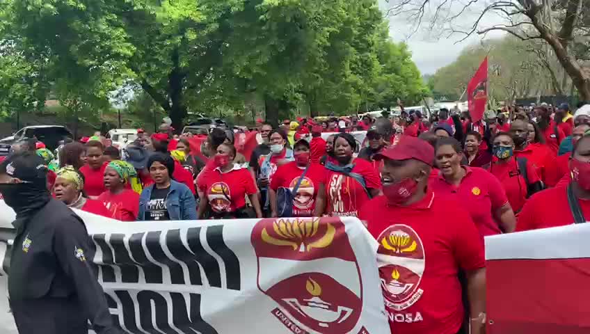 Crowds gather ahead of Cosatu March