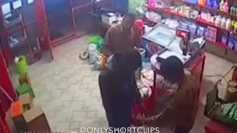 Family stealing from a shop