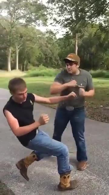 Don't mess with the fat kid - Awesome Street Fist Fight Brawl - Bare Knuckle Boxing Ass Kicking ROCKEM SOCKEM REJEKTS