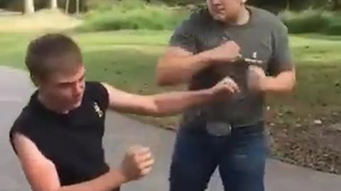 Don't mess with the fat kid - Awesome Street Fist Fight Brawl - Bare Knuckle Boxing Ass Kicking ROCKEM SOCKEM REJEKTS