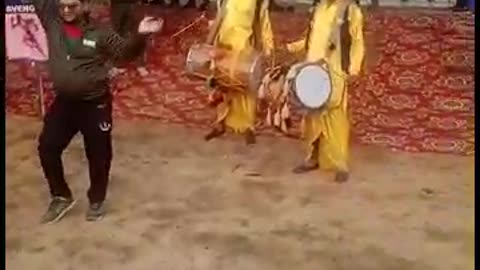 Dance video musti karte hue injoy baby