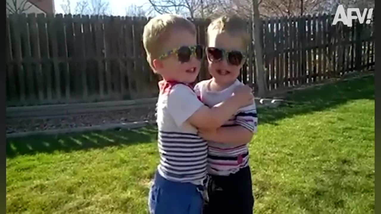 twins are twins . Funniest Video