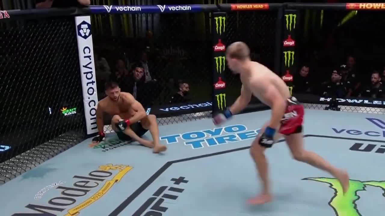 Calvin Kattar's Knee Injury Against Arnold Allen