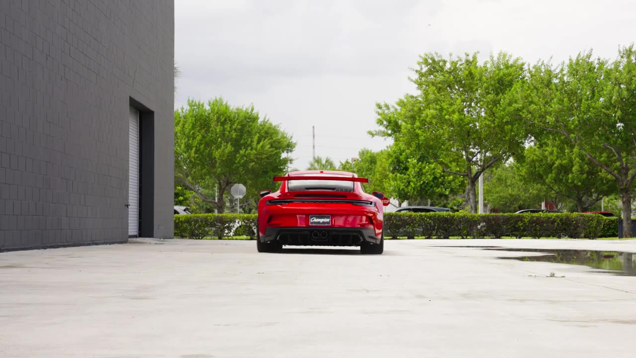 911 GT3 in Guards Red