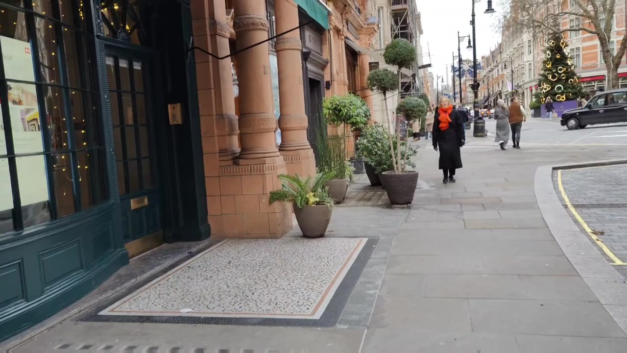 Lots of Beautiful Urban Street Fashion. Stylish London.