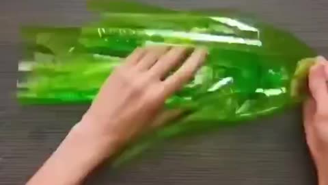 Lifehack a good DIY broom from plastic bottles