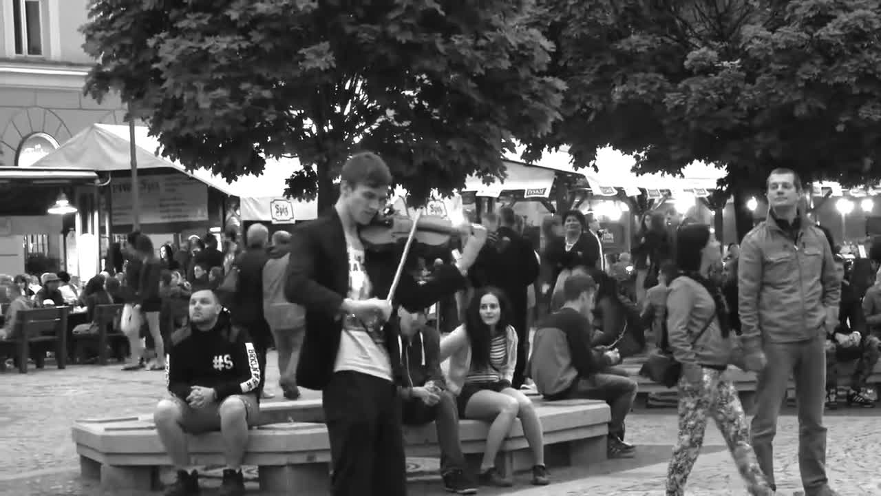 Amazing Talented Street Violinist in Las Vegas!!