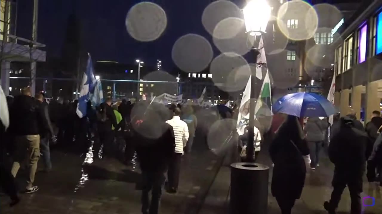 Dresden / Germany - Activists demonstrate for peace without weapons - 24.02.2023 #ukraine