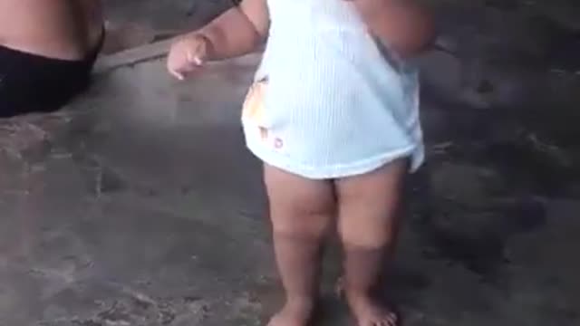 Little baby girl dance// cute