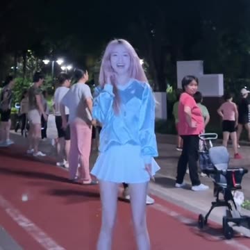 There are two live treasures behind me #TurkishDance I danced first