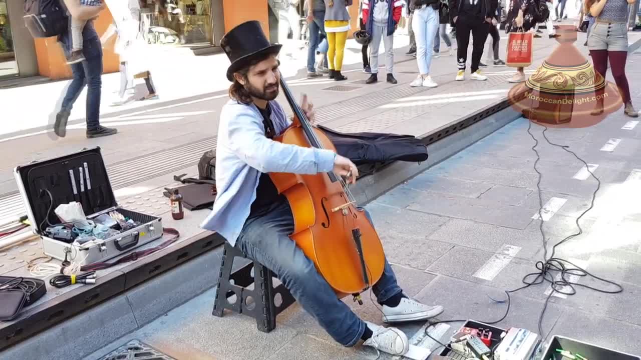 Street Performer I cant help falling in love with you