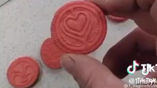 Oreo why are you allowing this to be on the cookies